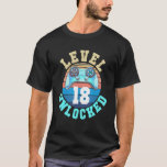Stufe 18 Entsperrte 18. Video Gamer Geburtstagskam T-Shirt<br><div class="desc">Stufe 18 Entsperrt 18. Video Gamer Geburtstag Junge Männer Sohn Teen.</div>