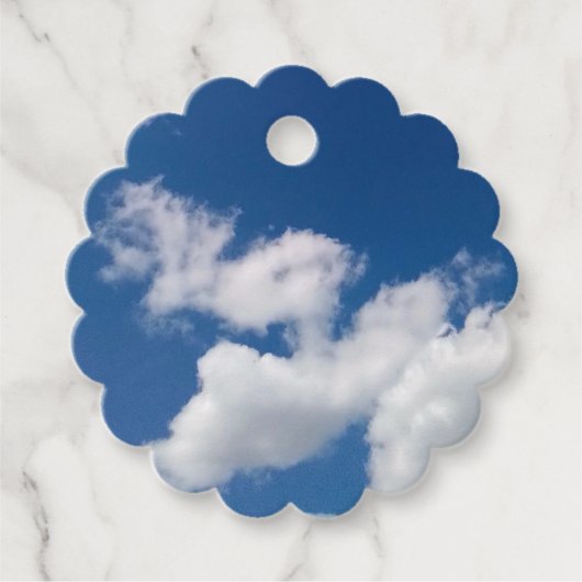 Stufen in den Wolken Geschenkanhänger (Vorderseite)