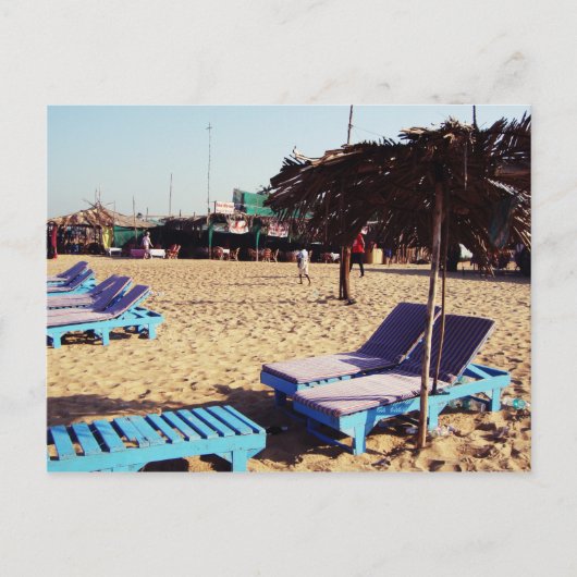 Stühle am Strand von Candolim Beach in Goa Indien Postkarte (Vorderseite)