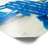 Stühle aus blau und gelb am Strand Fotodruck (Ecke)