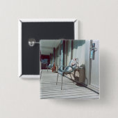 Stühle außerhalb der Strand-Hotelzimmer Button (Vorne & Hinten)