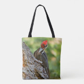 Stunning Portrait of Pileated Woodpecker on Tree Tasche (Rückseite)