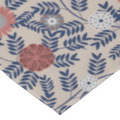 Stunning Teal and Magenta Foliage Pattern  Tischdecke (Schrägansicht)