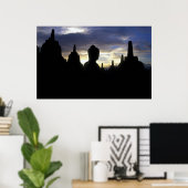 Stupas und Buddha Statue bei Sunset, Borobudur Poster (Heimbüro)