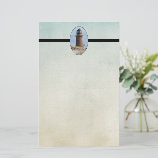 Sturdy Lighthouse an einer Felsküste im Winter Briefpapier (Stehend Vorderseite)