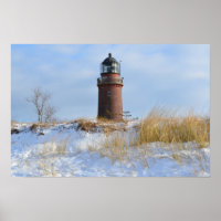 Sturdy Lighthouse an einer Felsküste im Winter
