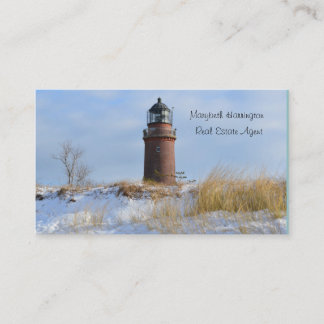 Sturdy Lighthouse an einer Felsküste im Winter Visitenkarte