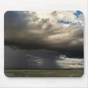 Sturm bildet sich über den nahen Hängen des Berges Mousepad