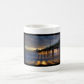 Sturm-Bruch I ~ Manhattan- Beachpier Kaffeetasse (Mittel)