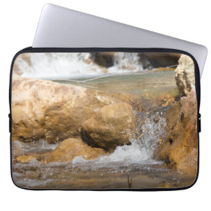 Sturmbach im Frühling Laptopschutzhülle