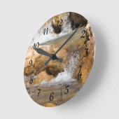 Sturmbach im Frühling Runde Wanduhr (Winkel)