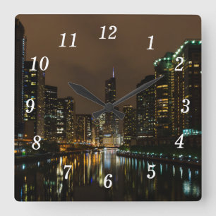 Sturmbrauen über die Uhr von Chicago