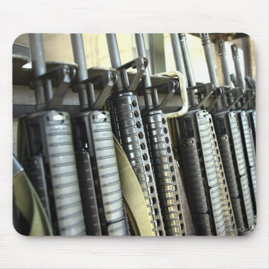 Sturmgewehre stehen bereit mousepad (Vorne)