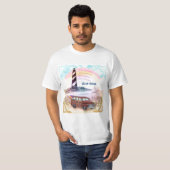 Stürmischer Regenbogen-Leuchtturm T-Shirt (Vorne ganz)
