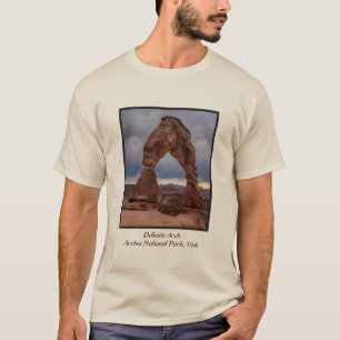 Stürmischer Sonnenuntergang - empfindlicher Bogen T-Shirt