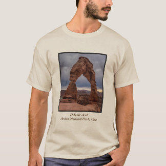 Stürmischer Sonnenuntergang - empfindlicher Bogen T-Shirt