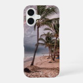 Stürmischer Strand mit Palmen iPhone 16 Hülle (Rückseite)