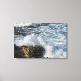 Sturmsee, Wellen, die auf Felsen stürzen Leinwanddruck