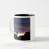 Sturmsonnenuntergang Zweifarbige Tasse (Vorderseite Links)