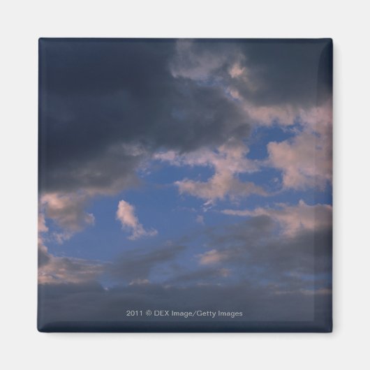 Sturmwolken gegen den blauen Himmel Magnet (Vorne)