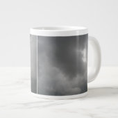 Sturmwolken-Tasse Jumbo-Tasse (Vorderseite Rechts)