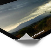 Sturmwolken über Berggipfeln Poster (Ecke)