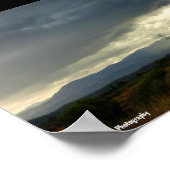 Sturmwolken über Berggipfeln Poster (Ecke)