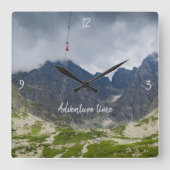 Sturmwolken über den Bergen anpassbar Quadratische Wanduhr (Vorderseite)