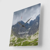 Sturmwolken über den Bergen anpassbar Quadratische Wanduhr (Winkel)