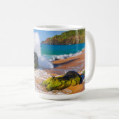 Sturz der Wellen am Strand von Hawaii Kaffeetasse (VorderseiteRechts)