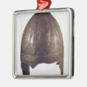 Sturzhelm, von Vezeronce Silbernes Ornament (Links)