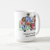 Stützen Sie die Bewegung und haben Sie ein heißes Kaffeetasse (VorderseiteRechts)