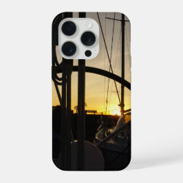 Stuurwiel van zeiljacht met ondergaande zon. iPhone 15 pro hülle