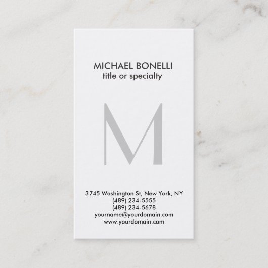 Stylische Graue Monogram Vertikale Trend-Visitenka Visitenkarte (Vorderseite)