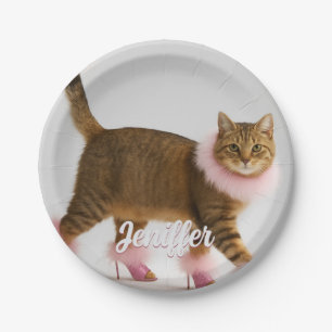 Stylische Katze in rosa Absätzen und fluffigem Gla Pappteller