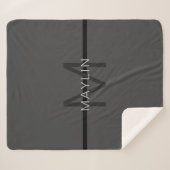 Stylische Maskuline Dunkelgrau Name & Monogramm Sherpadecke (Vorderseite (Horizontal))