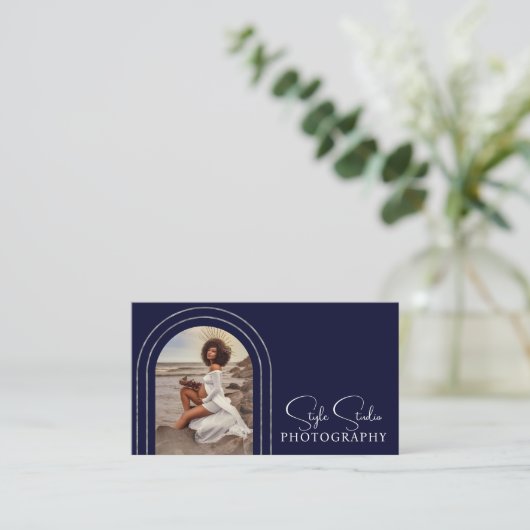 Stylische moderne Script Foto QR Code Fotografie Visitenkarte (Stehend Vorderseite)