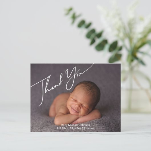 stylische Schrift danke der Geburt eines neugebore Ankündigungspostkarte (Stehend Vorderseite)