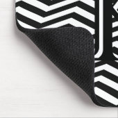 Stylische Schwarz-weiße Zickzack Stripe Monogram C Mousepad (Ecke)