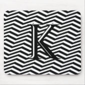 Stylische Schwarz-weiße Zickzack Stripe Monogram C Mousepad (Vorne)