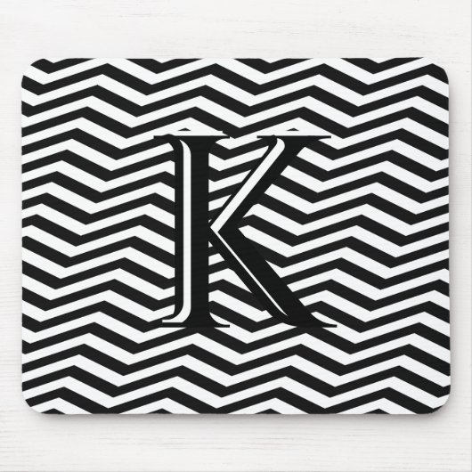 Stylische Schwarz-weiße Zickzack Stripe Monogram C Mousepad (Vorne)