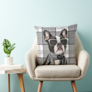 Stylischer Boston Terrier Hund und Karo-Monogramm Kissen