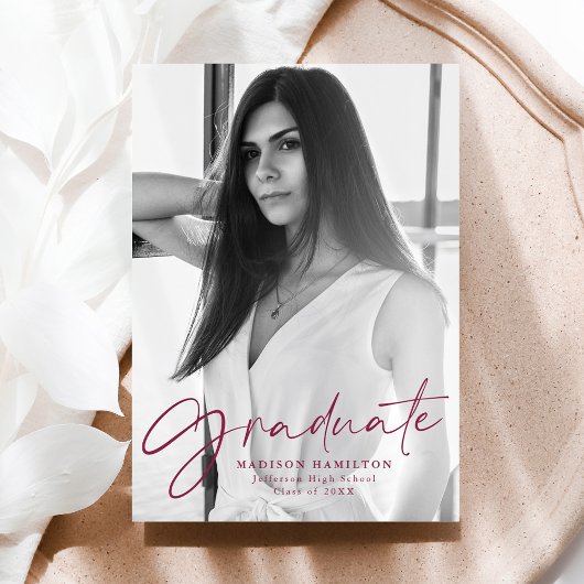 Stylischer Maroon Script Foto Abschluss Ankündigung