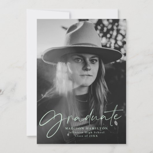 Stylischer Mint Green Script Foto Abschluss Ankündigung (Vorderseite)