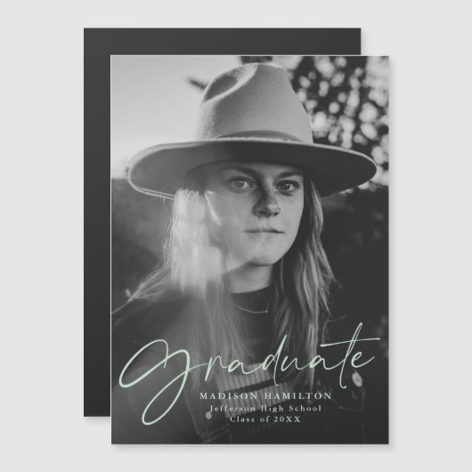 Stylischer Mint Green Script Foto Abschluss Magneteinladung (Vorne/Hinten)