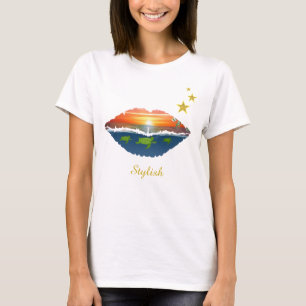Stylischer Ozean-Sonnenaufgang-Lippen, Sterne & Ka T-Shirt