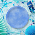 Stylischer Storm Cloud-Effekt Blau Pappteller<br><div class="desc">Ein einfaches Muster, das durch Schichten gesprenkelter Punkte geschaffen wird, die sich überschneiden und eine Reihe von Patches bilden, die Sturmwolken ähneln. Verwenden Sie dieses Design, um ein Logo, einen Namen, einen Slogan oder sogar ein Bild Ihrer Wahl hinzuzufügen. Perfekt für Geburtstage, Office-Party, Grillen’S und mehr!</div>