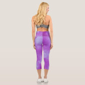 Stylischer Sturmwolke-Effekt Lila Capri Leggings (Rückseite)
