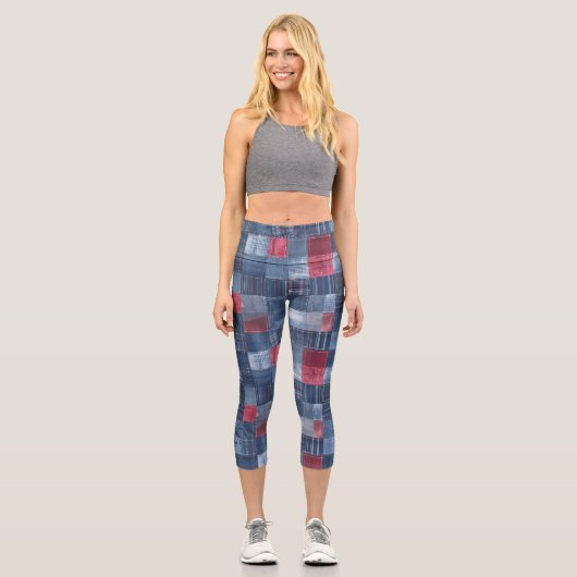 Stylisches Denim Patchwork, in Blauer und Roter be Capri Leggings (Vorderseite)