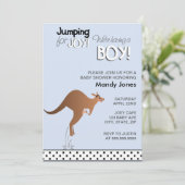Stylisches Kangaroo Jumping für Joy Boy Babydusche Einladung (Stehend Vorderseite)